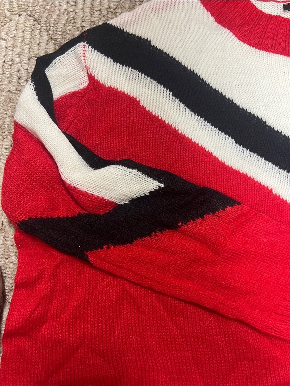 BNWT Fashion Nova Red Black White Chevron Crewneck Sweater - Picture 3 of 3